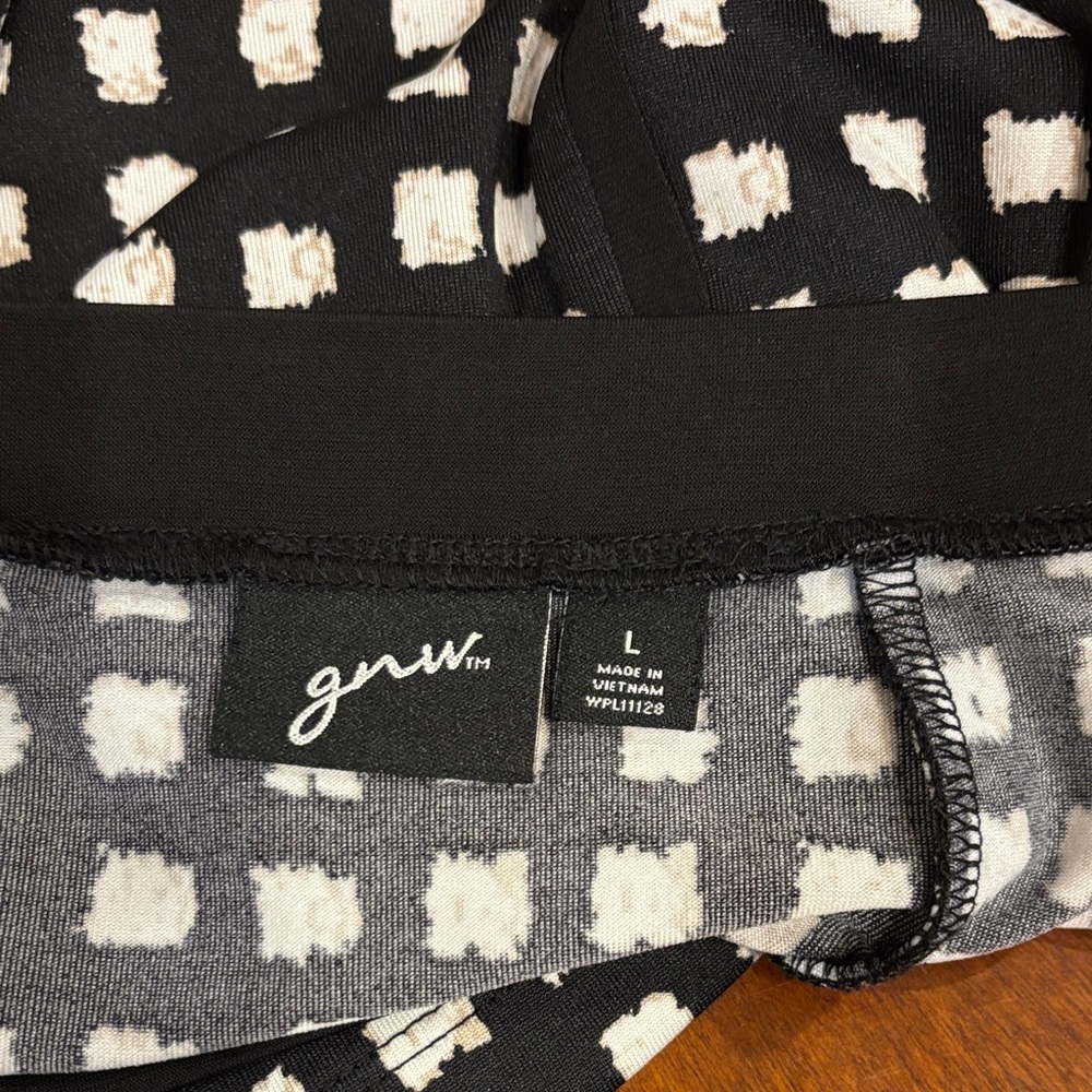 Lot of 2 Casual Midi Skirts. Size Large.  EUC - Picture 3 of 7